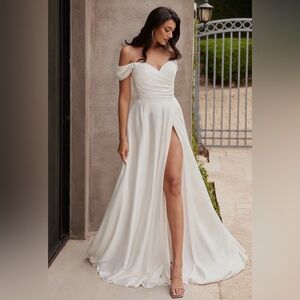 Brand New Size 22W Plus Size Elegant Off-Shoulder White Wedding Dress with Slit